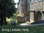 Tovačov, Zámek - hradby
