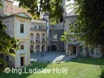 Tovačov, Zámek - vnitřní nádvoří